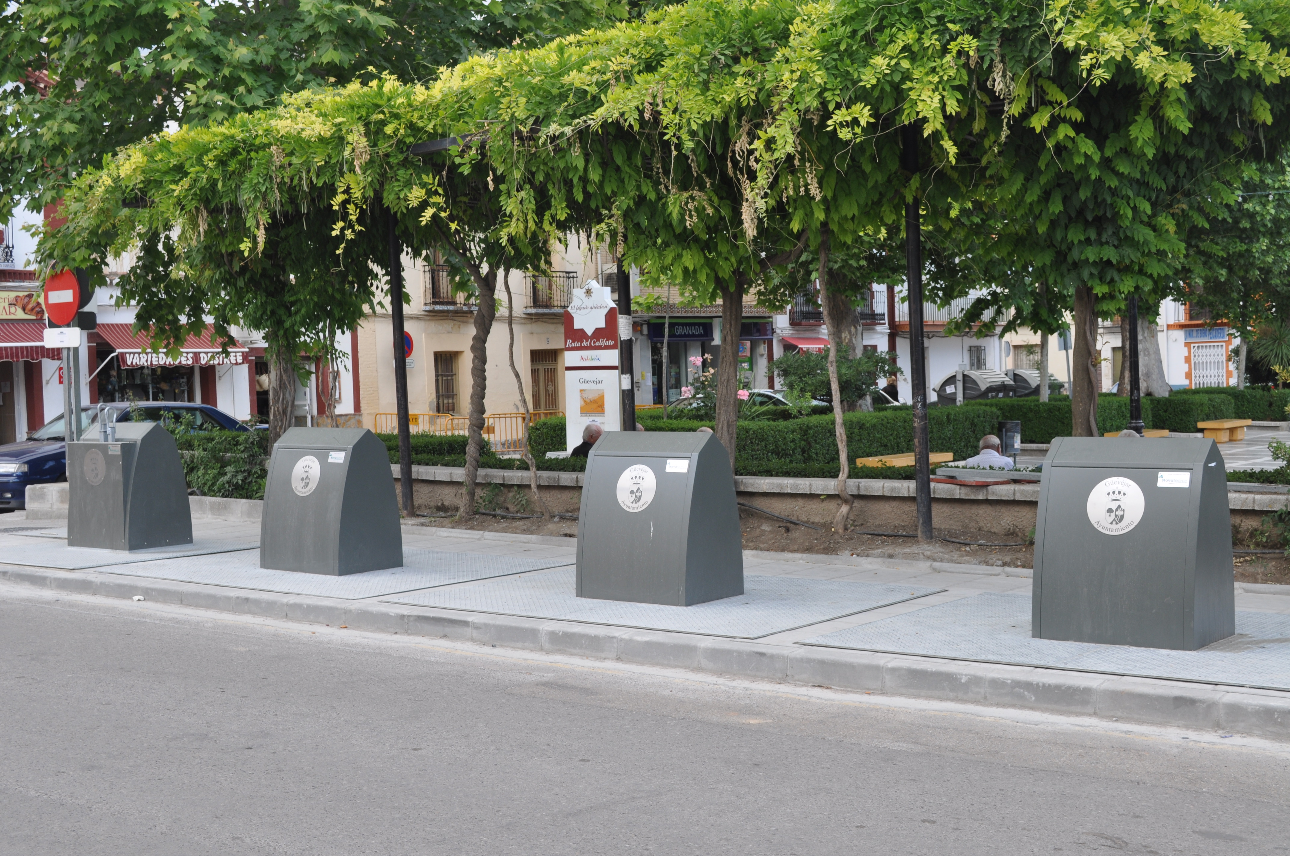 Contenedores soterrados de carga lateral: uso